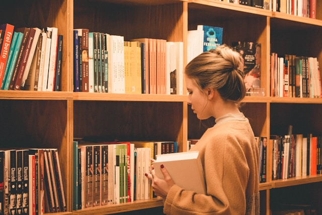 Étudiant consultant ses résultats SAT